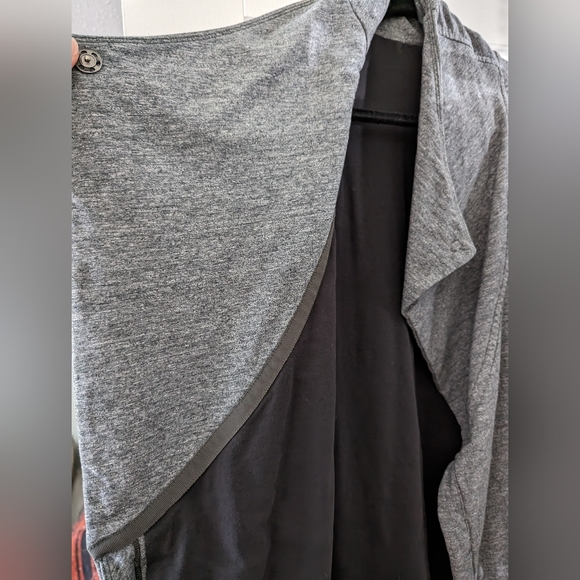 Lululemon That's a Wrap - Picture 12 of 13